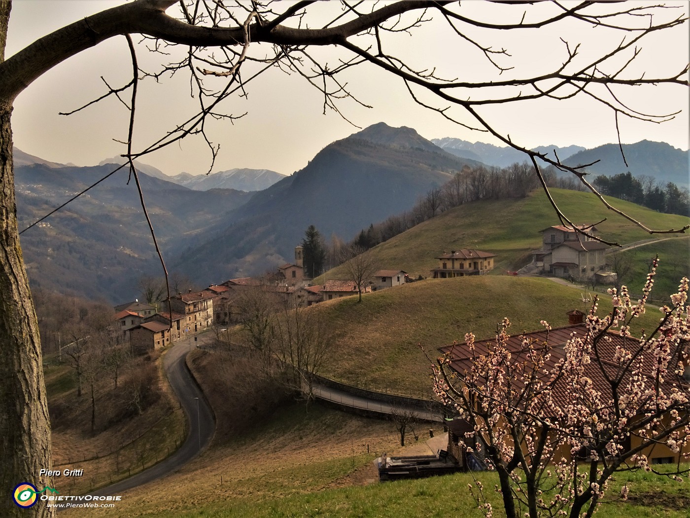 12 Primavera ad Alino e sui sentieri per il Pizzo Grande  .JPG